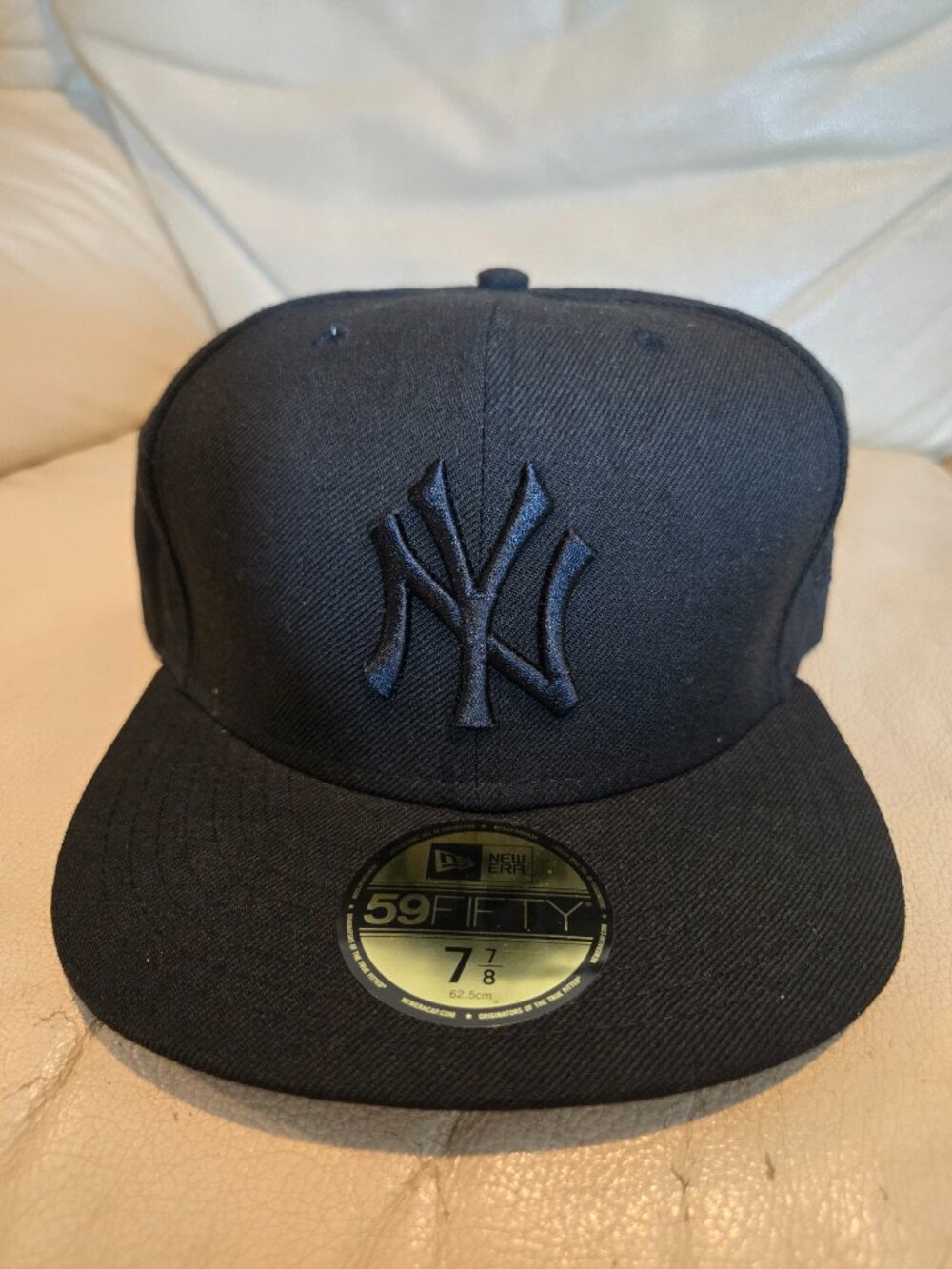 New Era New York Yankees 59Fifty Men Baseball Cap Fitted Hat Black  7 7/8